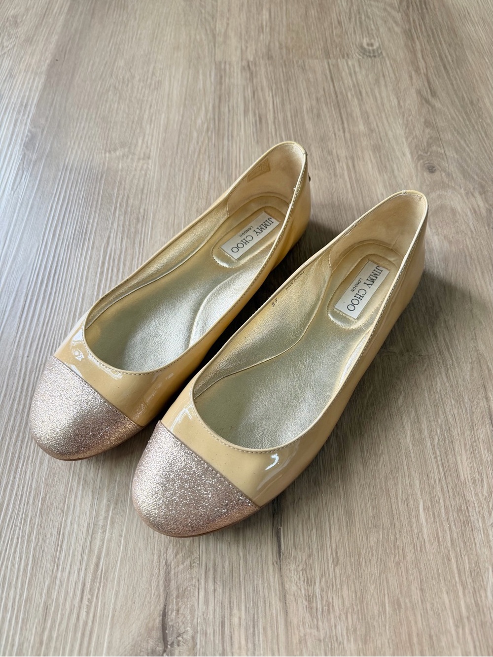 JIMMY CHOO Beige Patent Leather Ballet Flats with Rose Gold Glitter Cap 39